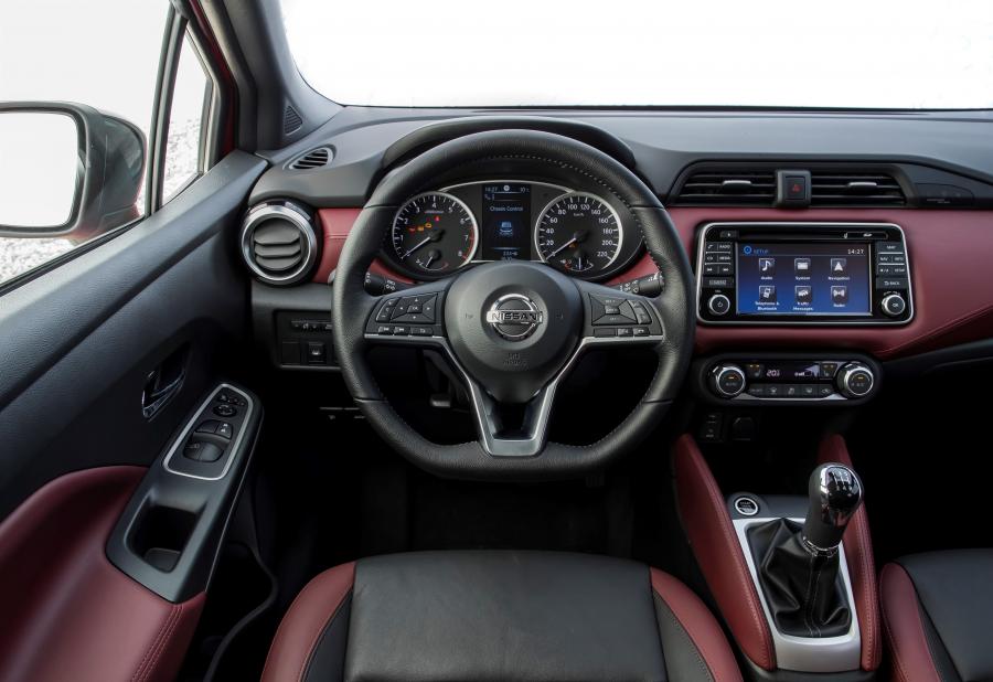 Торпедо Nissan Micra 2017 года  (фото 17 из 30)
